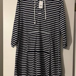 Lands end women’s XL v neck swim coverup w/ hood retails $40 NWT